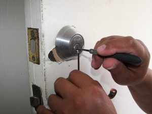 sostituire serratura porta blindata